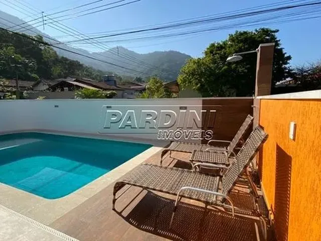 Imagem: Linda Casa com Piscina Perto do Mar no Condomínio