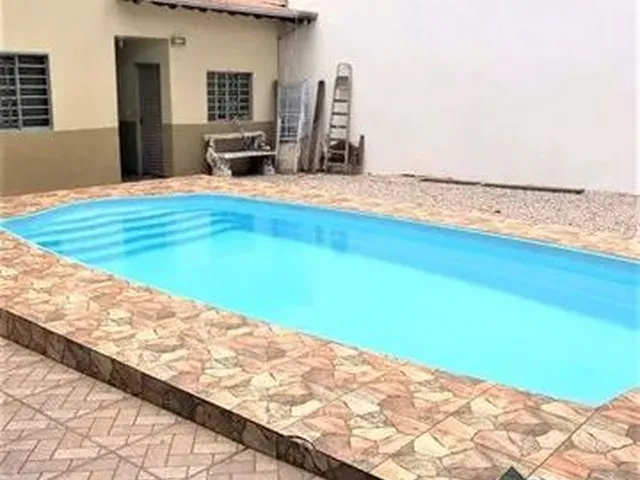 Imagem: Sobrado com Piscina À Venda, com 470 M²