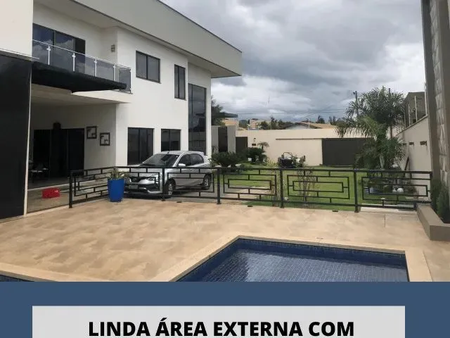 Imagem: A casa possui 3 Dormitórios, 4 Banheiros, 5 Vagas na garagem