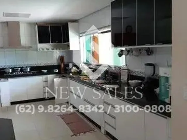 Imagem: A casa possui 4 Dormitórios, 4 Suítes, 5 Banheiros, 5