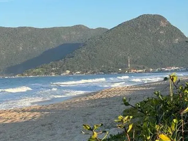 Imagem 2: Casa com 3 Dormitórios, Garagem Coberta, Pátio, Próx as Praias