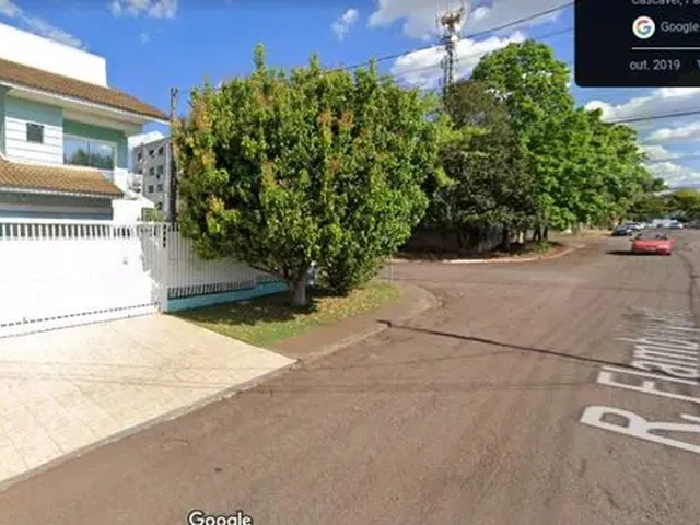 Imagem: Alugo Sobrado de Esquina no Tropical