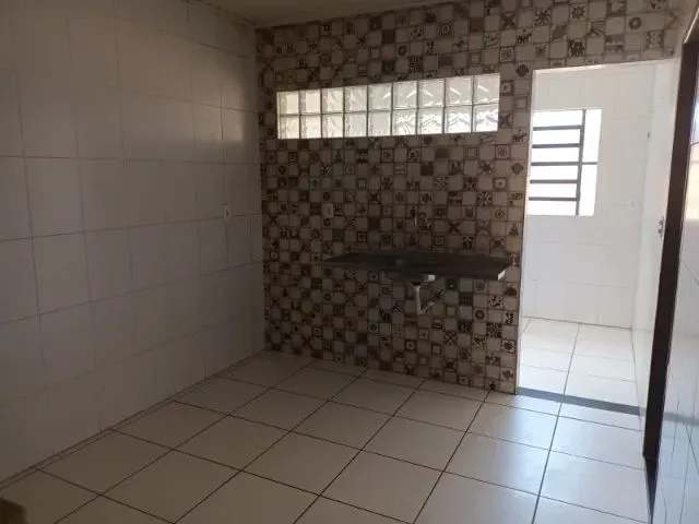 Imagem 6: Casa com Três Quartos para Alugar