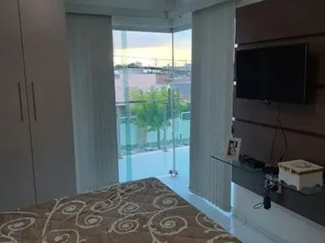 Imagem: A casa possui 2 Dormitórios, 2 Banheiros, 1 Vaga na