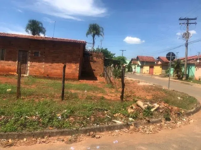 Imagem: Terreno de Esquina com Casa Construída