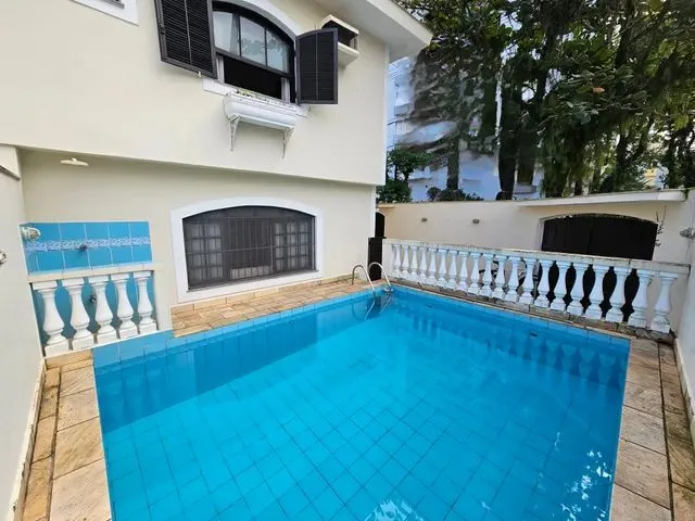 Imagem: 2 Quadras e Meia da Praia! Sobrado com Piscina!