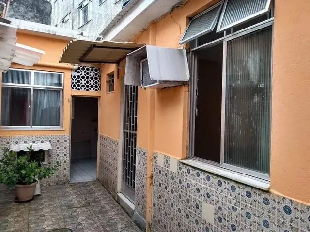 Imagem: Alugo Fundos Penha Circular Disponível