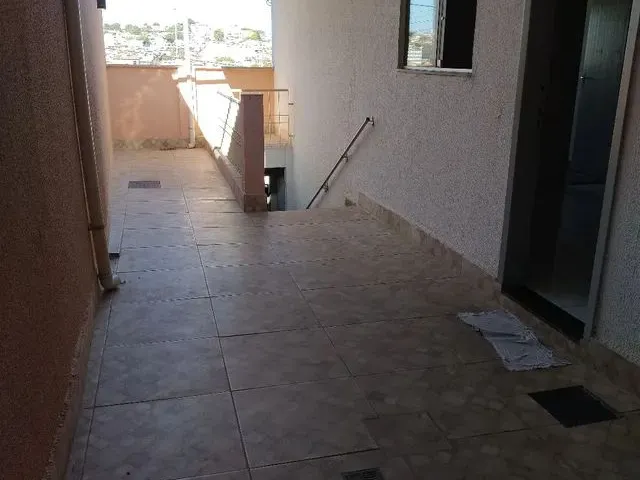 Imagem: A casa possui 1 Dormitório, 1 Banheiro, 1 Vaga na garagem