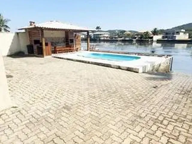 Imagem: Casa com Canal Navegável, Frontal, Vista