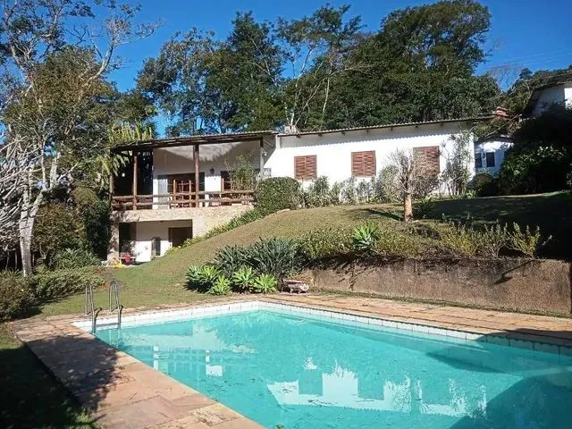 Imagem: Casa para Aluguel com 4 Quartos em Itaipava