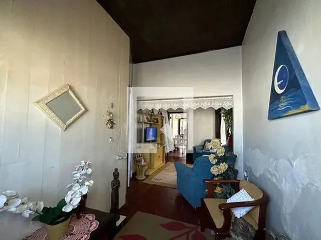 Imagem: A casa possui 3 Dormitórios, 1 Banheiro, 70m² de Área e