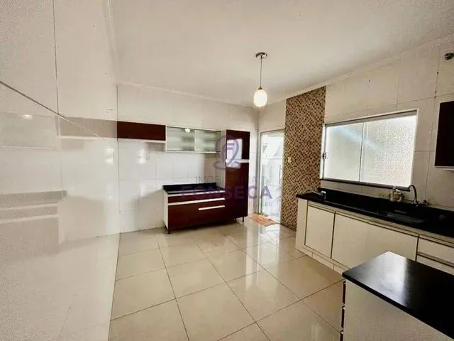 Imagem: Casa com 3 Dormitórios À Venda, 122 M²