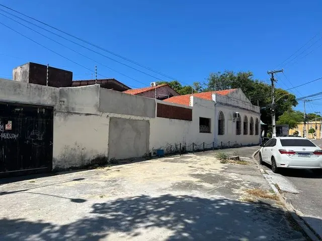 Imagem 2: Casa para Aluguel com 300 Metros Quadrados com 3 Quartos em Centro - Aquiraz - Ce