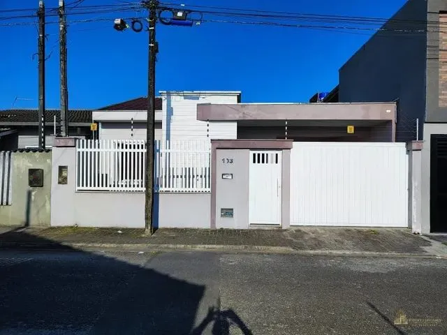 Imagem: A casa possui 2 Dormitórios, 1 Suíte, 1 Banheiro, 2 Vagas