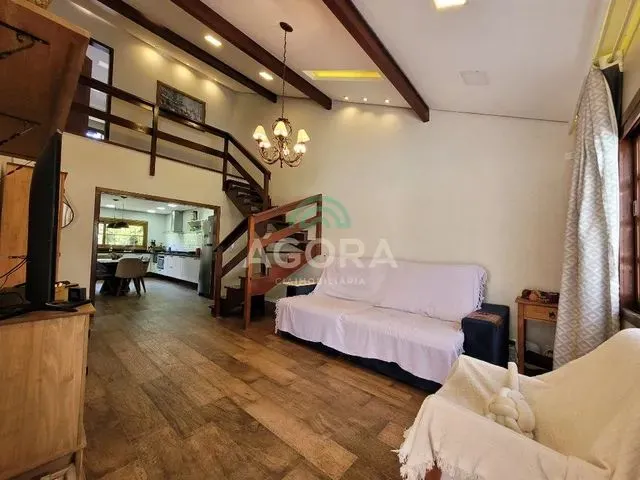 Imagem 2: Ótimo Sobrado de 4(Quatro) Dormitórios, Sendo 1(Um) Amplo Closet em Niterói - Canoas