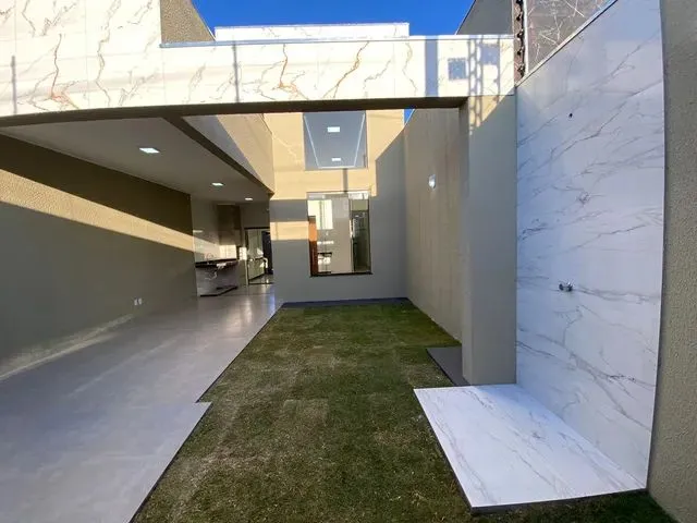 Imagem: A casa possui 3 Dormitórios, 1 Suíte, 2 Banheiros, 2