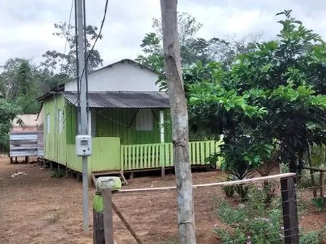 Imagem: Lote Medindo 10 por 76