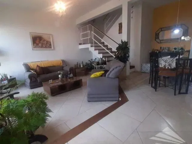 Imagem: Sobrado com 3 Dormitórios À Venda, 253