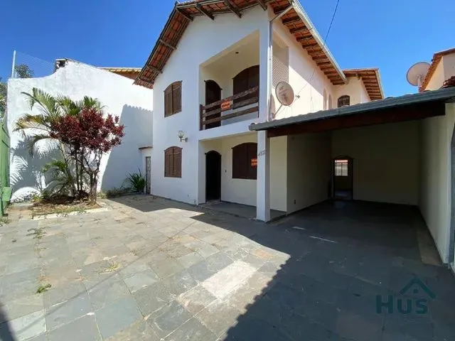 Imagem: Casa com 4 Quartos, 2 Suítes, Varanda e