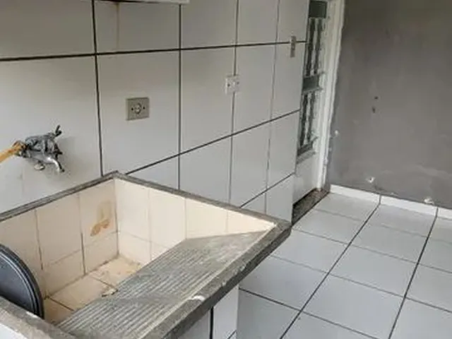 Imagem: A casa possui 2 Dormitórios, 1 Banheiro e está localizado