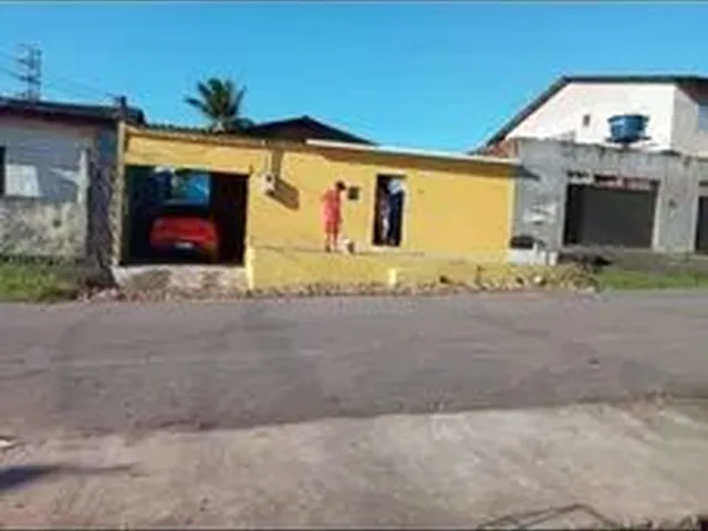 Imagem: A casa possui 2 Dormitórios, 2 Banheiros, 1 Vaga na