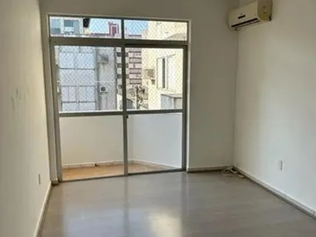 Imagem 4: Apto de 01 Dormitório, Bwc Completo, Sala com Sacada, Cozinha com Pia e Armário Aéreo