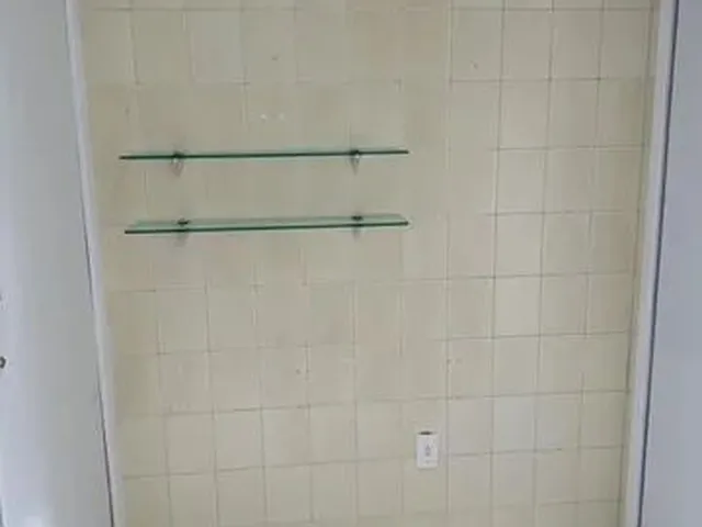 Imagem 2: Apto de 01 Dormitório, Bwc Completo, Sala com Sacada, Cozinha com Pia e Armário Aéreo