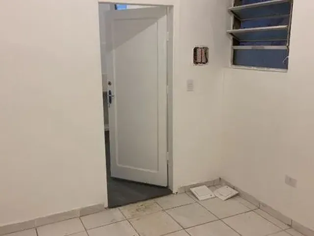 Imagem: Casa Pequena de Fundos com 1 Dormitório