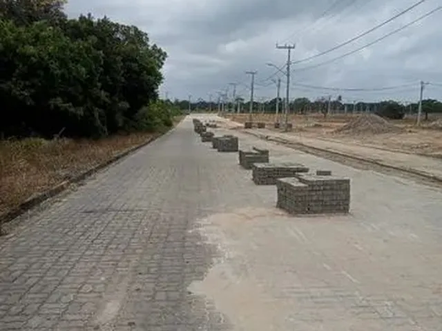Imagem: Ar- Lotes 10X25 a 3 Minutos do Centro de