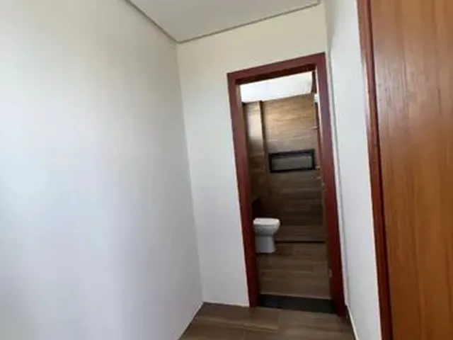 Imagem 2: Casa À Venda no Condomínio Alphaville Terras 1 - Encante-Se com Esse Imóvel!