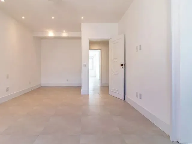 Imagem 8: Apartamento em Edifício Tradicional e Sofisticado 224 Metros Quadrados com 3 Quartos Em
