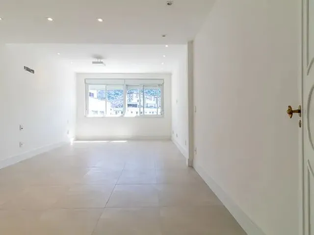 Imagem 9: Apartamento em Edifício Tradicional e Sofisticado 224 Metros Quadrados com 3 Quartos Em