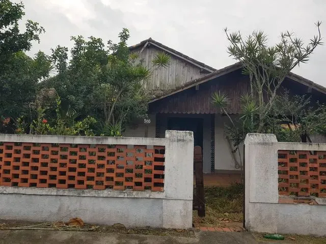 Imagem: A casa possui 2 Dormitórios, 1 Banheiro, 110m² de Área e