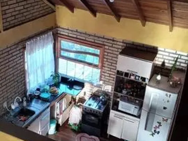 Imagem 1: Casa com 3 Dormitórios no Bairro Olaria em Canoas