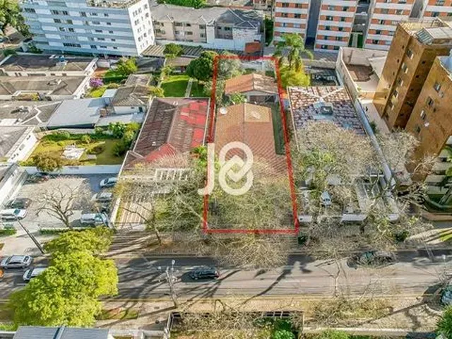 Imagem: Casa com Terreno de 786M² no Água Verde!
