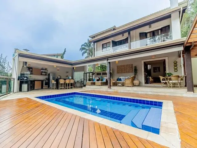 Imagem: Casa de Alto Padrão com Vista para a Mata