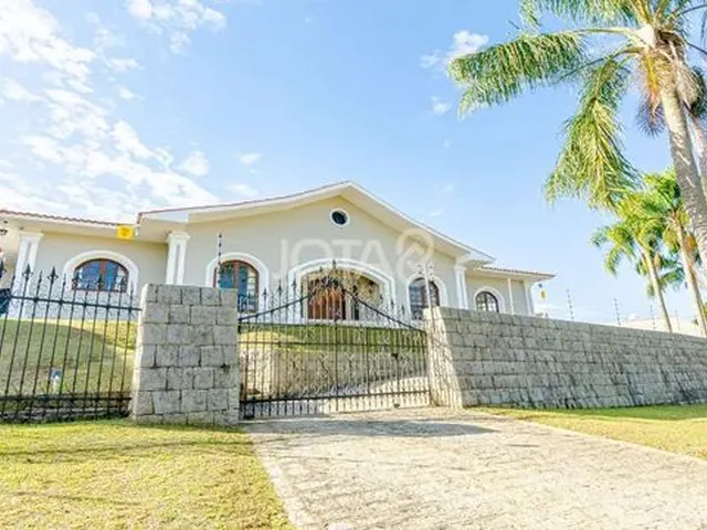 Imagem: Casa Térrea com 5 Quartos e Amplo Terreno