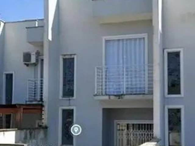 Imagem: Sobrado Geminado no Petrópolis com 2 Quartos