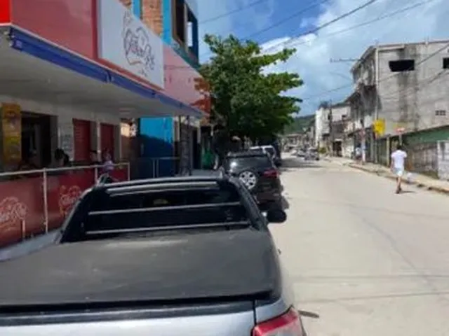 Imagem: A casa possui 2 Dormitórios, 2 Banheiros e está