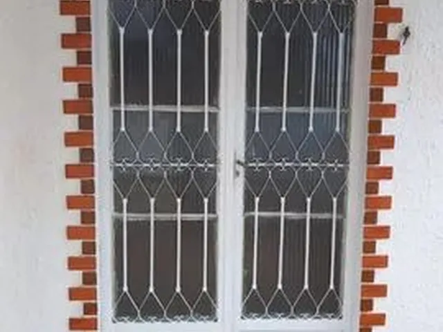 Imagem: A casa possui 2 Dormitórios, 1 Banheiro e está localizado