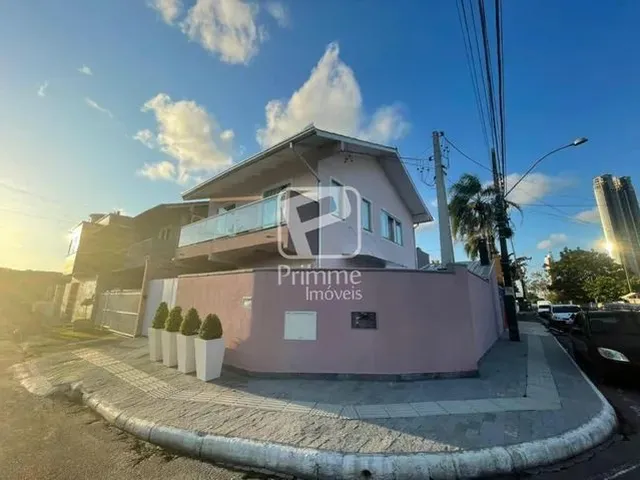 Imagem: Casa com Piscina no Bairro da Barra para