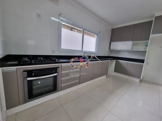 Imagem: Casa com 4 Dormitórios para Alugar, 350