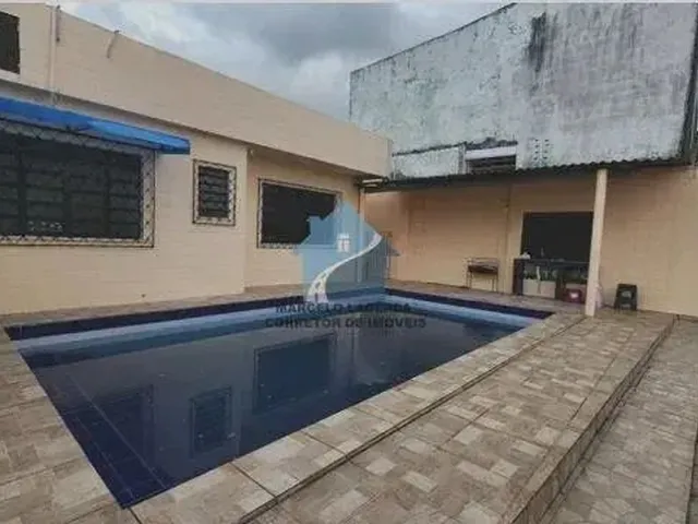 Imagem 1: São Jorge. Alugo Casa com 250M2, 3 Quartos Sendo 1 Suite, Sala para 2 Ambientes e 2