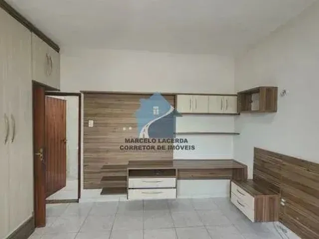 Imagem 3: São Jorge. Alugo Casa com 250M2, 3 Quartos Sendo 1 Suite, Sala para 2 Ambientes e 2