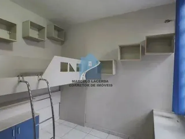 Imagem 9: São Jorge. Alugo Casa com 250M2, 3 Quartos Sendo 1 Suite, Sala para 2 Ambientes e 2