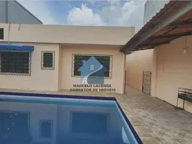 Imagem 13: São Jorge. Alugo Casa com 250M2, 3 Quartos Sendo 1 Suite, Sala para 2 Ambientes e 2