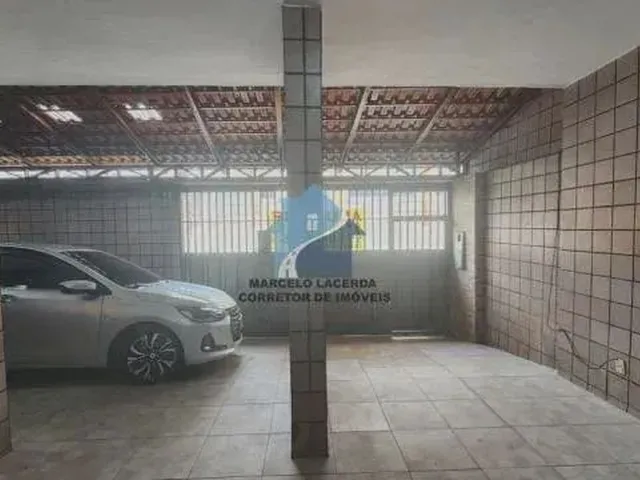 Imagem 2: São Jorge. Alugo Casa com 250M2, 3 Quartos Sendo 1 Suite, Sala para 2 Ambientes e 2