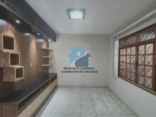 Imagem 14: São Jorge. Alugo Casa com 250M2, 3 Quartos Sendo 1 Suite, Sala para 2 Ambientes e 2