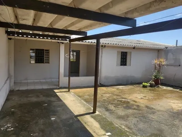 Imagem 1: Casa de 2 Quartos com Garagem Coberta em Ótima Localização