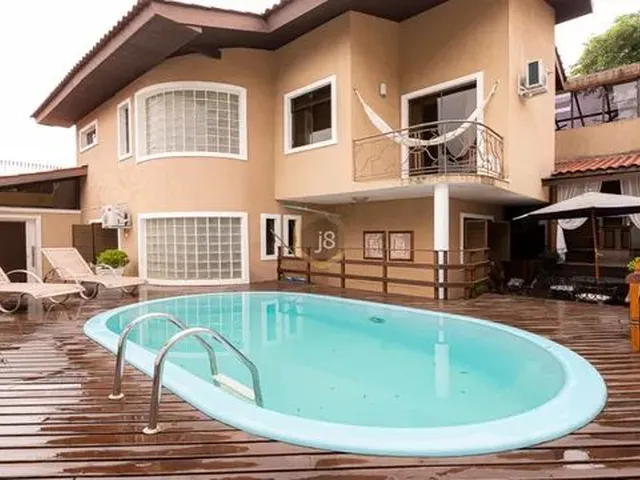 Imagem 1: Casa com 4 Dormitórios no Água Verde - J8 Casa com 4 Dormitórios no Água Verde - J8